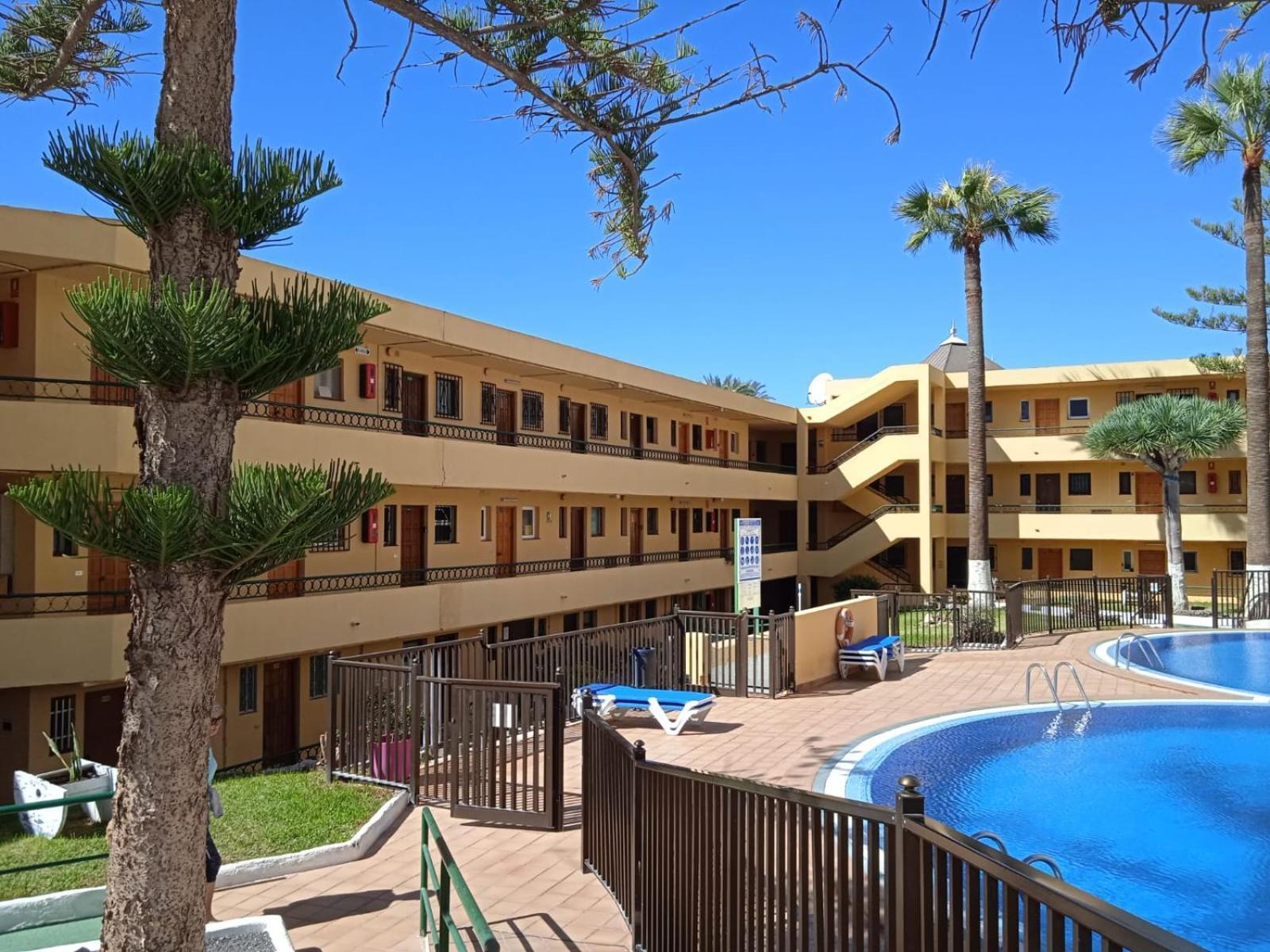 Firstline Apartment Los Cristianos Arona  Exterior foto